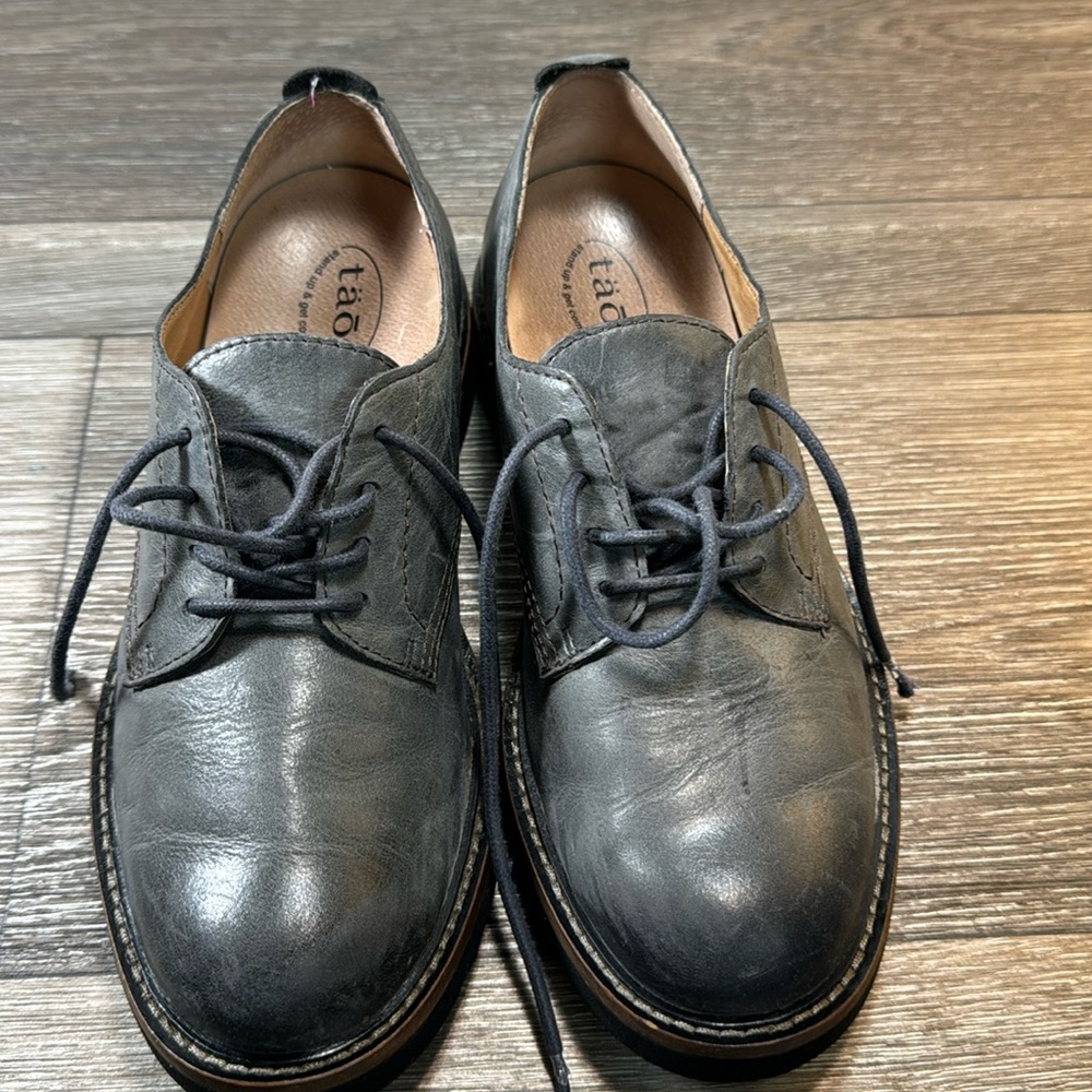 Taos footwear leather loafers woman’s size 7 (d30)